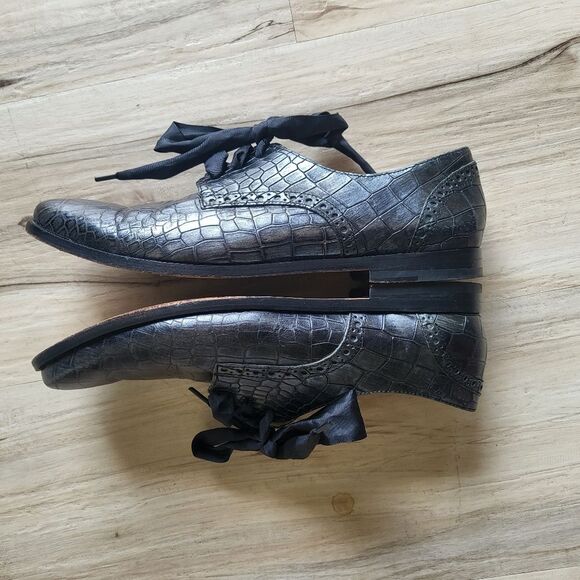 Cole Haan Woman Breslyn Oxford Grey Metallic Croc Embossed SIZE 7B - Picture 6 of 9